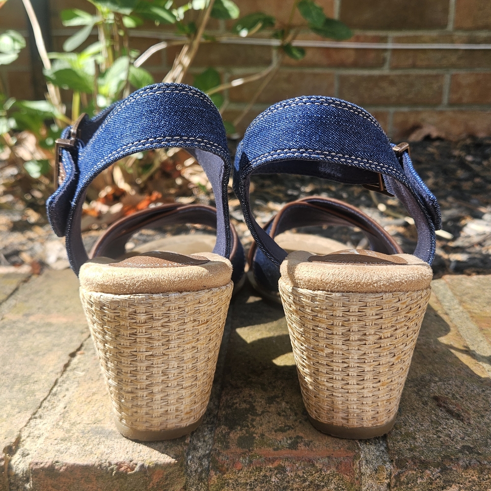 Clarks Women's Emmalae Iris Denim Slingback Wedge Heeled Sandals Size 8 - Picture 4 of 9